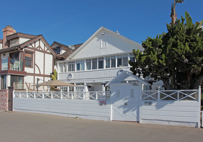 1401 Palisades Beach Rd in Santa Monica, CA - Foto de edificio - Building Photo