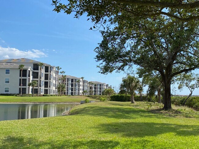 1010 Tidewater Shores Loop in Bradenton, FL - Building Photo - Building Photo