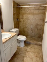 183 Lakeview Dr, Unit 102 in Weston, FL - Building Photo - Building Photo