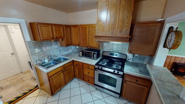 Charming Long Beach home near Scherer Park in Long Beach, CA - Building Photo - Building Photo
