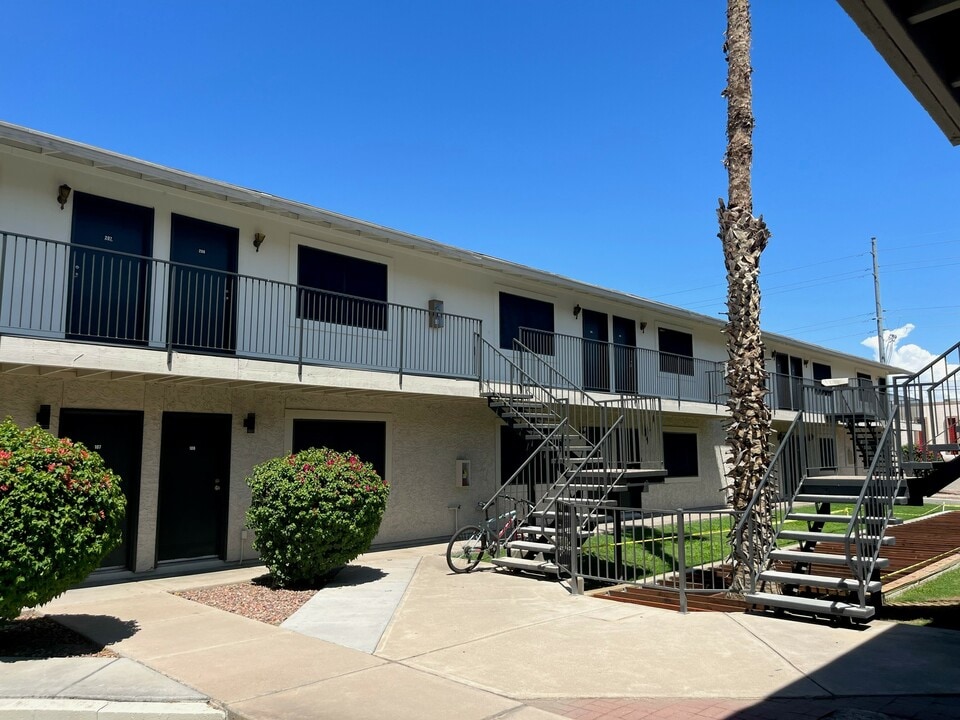 Deer Valley Village Apartments in Phoenix, AZ - Foto de edificio