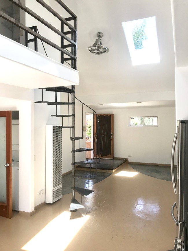 711 6th Ave in Los Angeles, CA - Foto de edificio - Building Photo