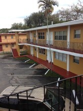 60 NW 76th St in Miami, FL - Foto de edificio - Building Photo