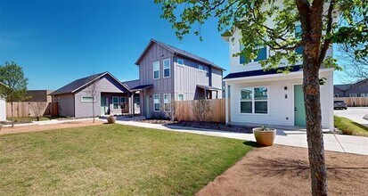 2205 N Bonnie Brae St in Denton, TX - Building Photo - Building Photo