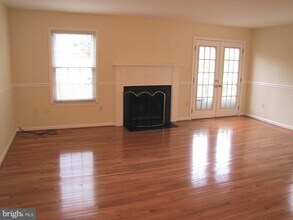 10332 Granite Creek Ln in Oakton, VA - Building Photo - Building Photo