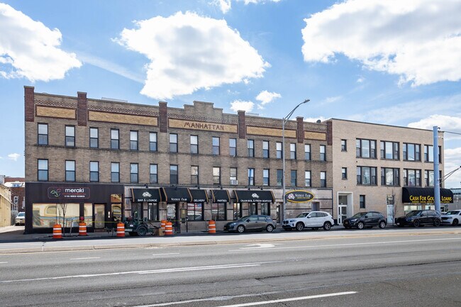 200-212 Sunrise Hwy in Rockville Centre, NY - Building Photo - Building Photo