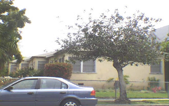 1447 Berkeley St Apartments