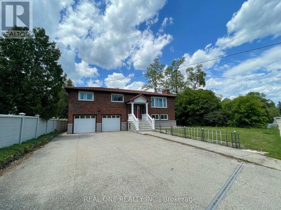 1319 Bridge Rd in Oakville, ON - Building Photo
