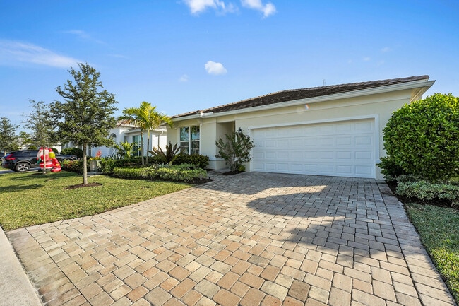 9765 SW Meridian Wy in Stuart, FL - Building Photo - Building Photo