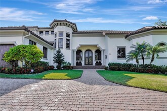 606 Binnacle Dr in Naples, FL - Foto de edificio - Building Photo