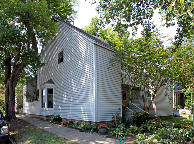 Cumberland Square Apartments