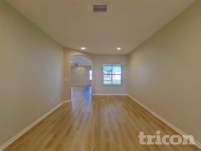 6715 Castle Green Pl in Zephyrhills, FL - Building Photo - Building Photo