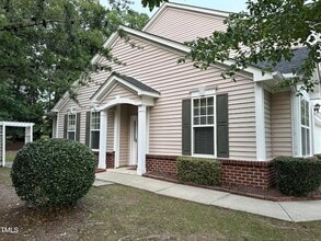 501 Founders Walk Dr in Morrisville, NC - Foto de edificio - Building Photo
