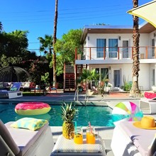 Desert Riverside Apartments in Palm Springs, CA - Foto de edificio - Building Photo