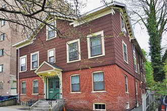 10 Smith Ave, Unit 2r in Somerville, MA - Foto de edificio - Building Photo