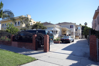 122-126 1/2 S Berendo St in Los Angeles, CA - Building Photo - Building Photo