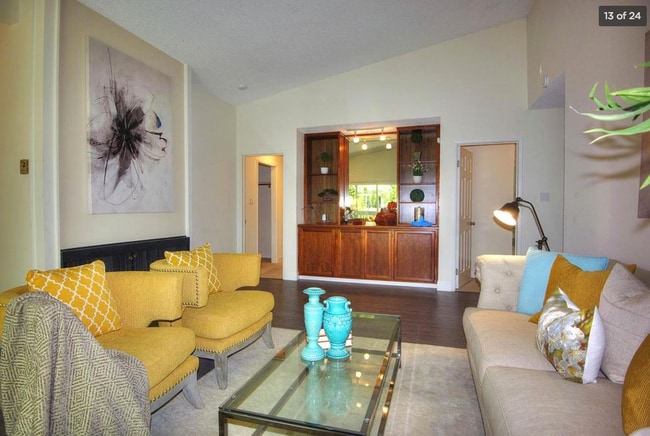 4285 George Ave, Unit 4 in San Mateo, CA - Foto de edificio - Building Photo