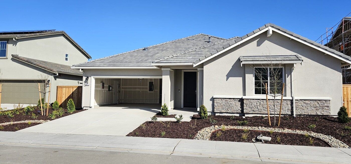 3311 Jubilee Dr in Manteca, CA - Building Photo