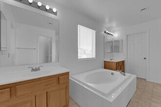 813 E La Madre Wy in North Las Vegas, NV - Building Photo - Building Photo