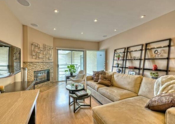 2707 Abbot Kinney Blvd, Unit 206 in Venice, CA - Building Photo
