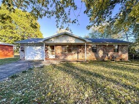 102 Brenda Ave in Lincoln, AR - Building Photo
