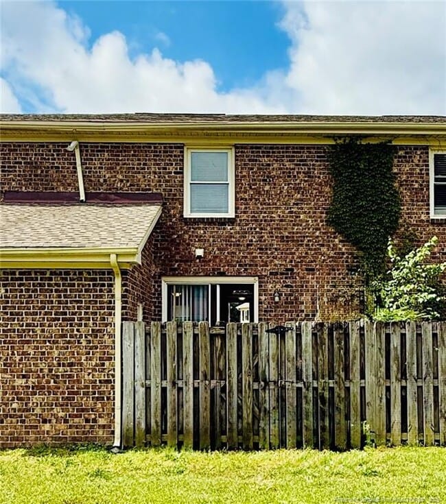 421 Kirkcaldy Ct in Fayetteville, NC - Building Photo - Building Photo