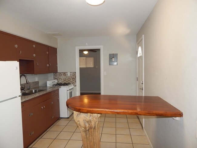 property at 1166 N Rosemont Blvd
