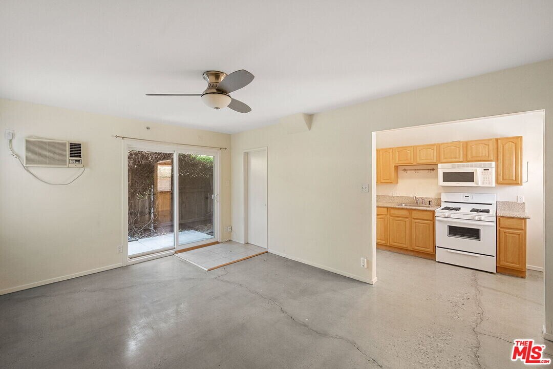 2235 1/2 Laverna Ave in Los Angeles, CA - Building Photo