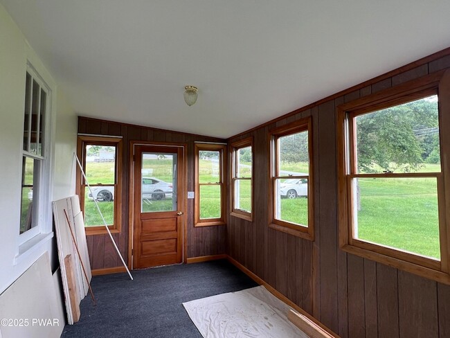 453 Ridge Ave, Unit first floor in Hawley, PA - Building Photo - Building Photo