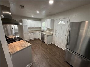 11617 Lanewood Cir in Dallas, TX - Building Photo - Building Photo