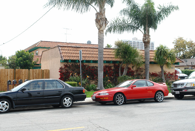 Lido Apartments in Costa Mesa, CA - Building Photo - Building Photo