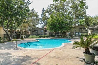 960 E Bonita Ave, Unit 38 in Pomona, CA - Foto de edificio - Building Photo