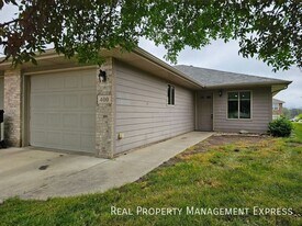 Spacious 3-bedroom, 1-bathroom Townhome With Attached Garage in Brandon, SD - Building Photo