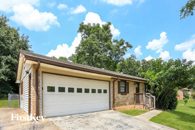 1549 Rena Ct NW in Conyers, GA - Foto de edificio - Building Photo