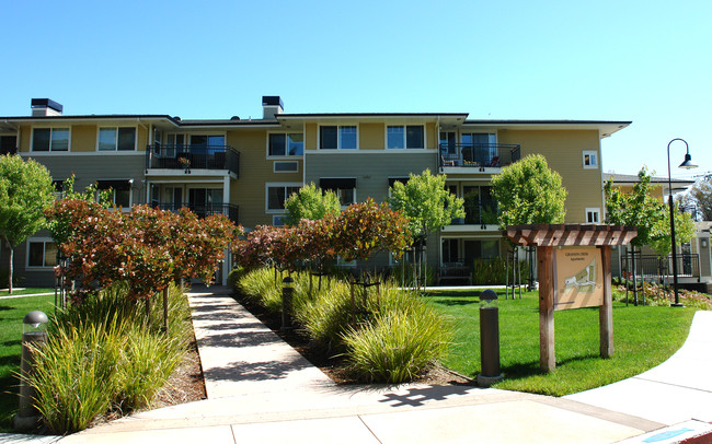 Grayson Creek Apartments in Pleasant Hill, CA - Foto de edificio - Building Photo