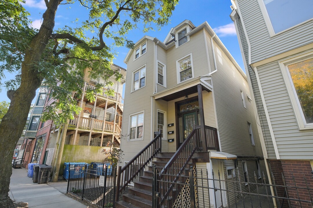 3212 N Kenmore Ave, Unit 2 in Chicago, IL - Building Photo