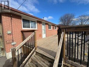 28 Langstone Crescent in Halton Hills, ON - Building Photo - Building Photo