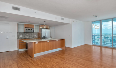 185 SW 7th St, Unit 2811 in Miami, FL - Foto de edificio - Building Photo