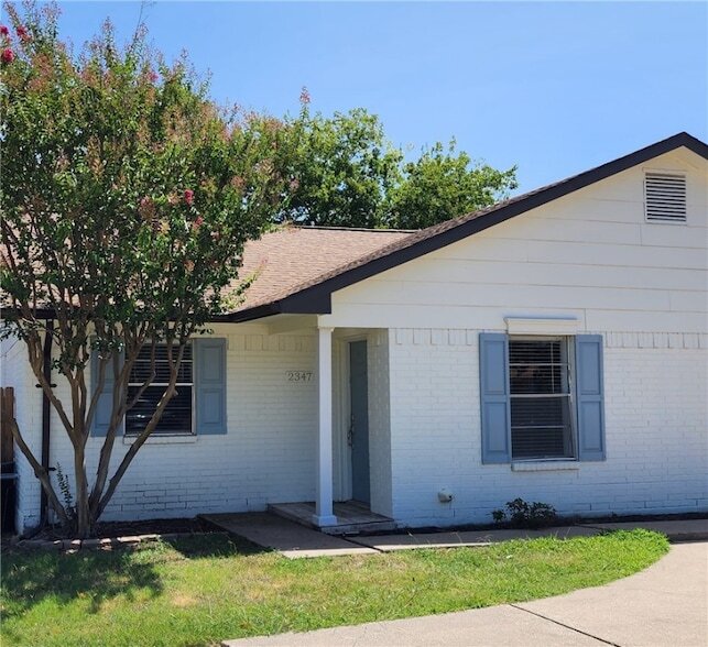 2347 Cornell Dr in College Station, TX - Building Photo