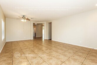9315 W Bennet Plaza in Phoenix, AZ - Foto de edificio - Building Photo