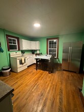 124 W Broadway in Bangor, ME - Foto de edificio - Building Photo