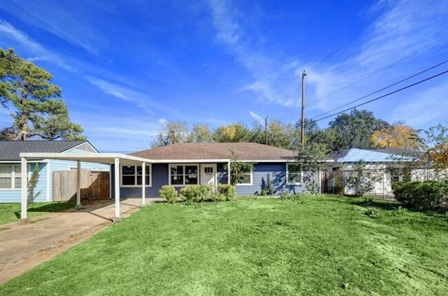 property at 2534 Roy Cir
