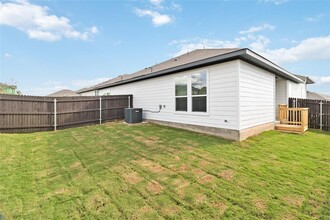 184 Schrader Dr in Buda, TX - Building Photo - Building Photo
