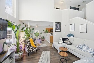 966 Ainsley Dr, Unit 966 in West Chicago, IL - Foto de edificio - Building Photo