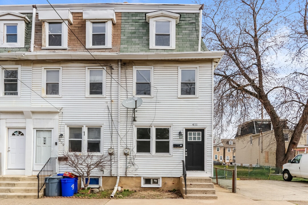 411 Powell St in Gloucester City, NJ - Building Photo