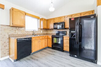 3201 Shallow Creek Cir in Burlington, KY - Building Photo - Building Photo