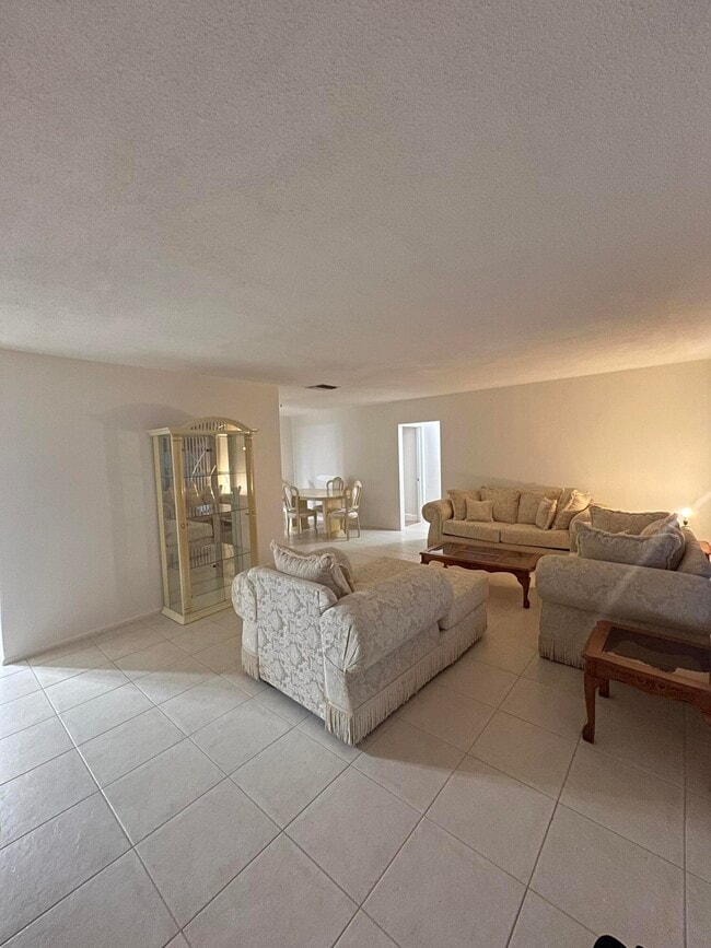 4941 NW 55th St in Tamarac, FL - Building Photo - Building Photo
