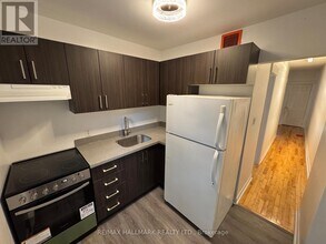 57 Hiawatha Ave in Toronto, ON - Building Photo - Building Photo