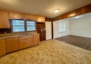 102 Ridge Dr in Stanley, NC - Building Photo - Building Photo