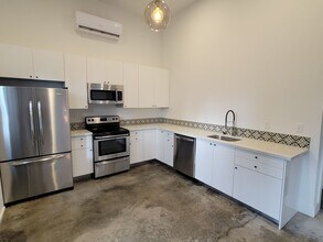 7008 NE Rodney Ct in Portland, OR - Building Photo - Building Photo